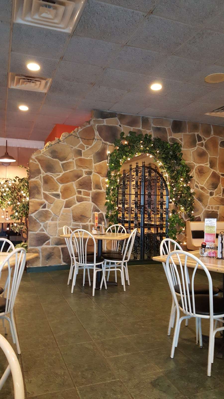 New Italian Village Restaurant & Pizza | 5267 Philadelphia Ave, Chambersburg, PA 17202 | Phone: (717) 264-8577