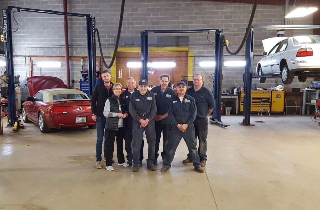 Mobergs Automotive Repair | 1076 E Park Ave, Libertyville, IL 60048 | Phone: (847) 362-8905