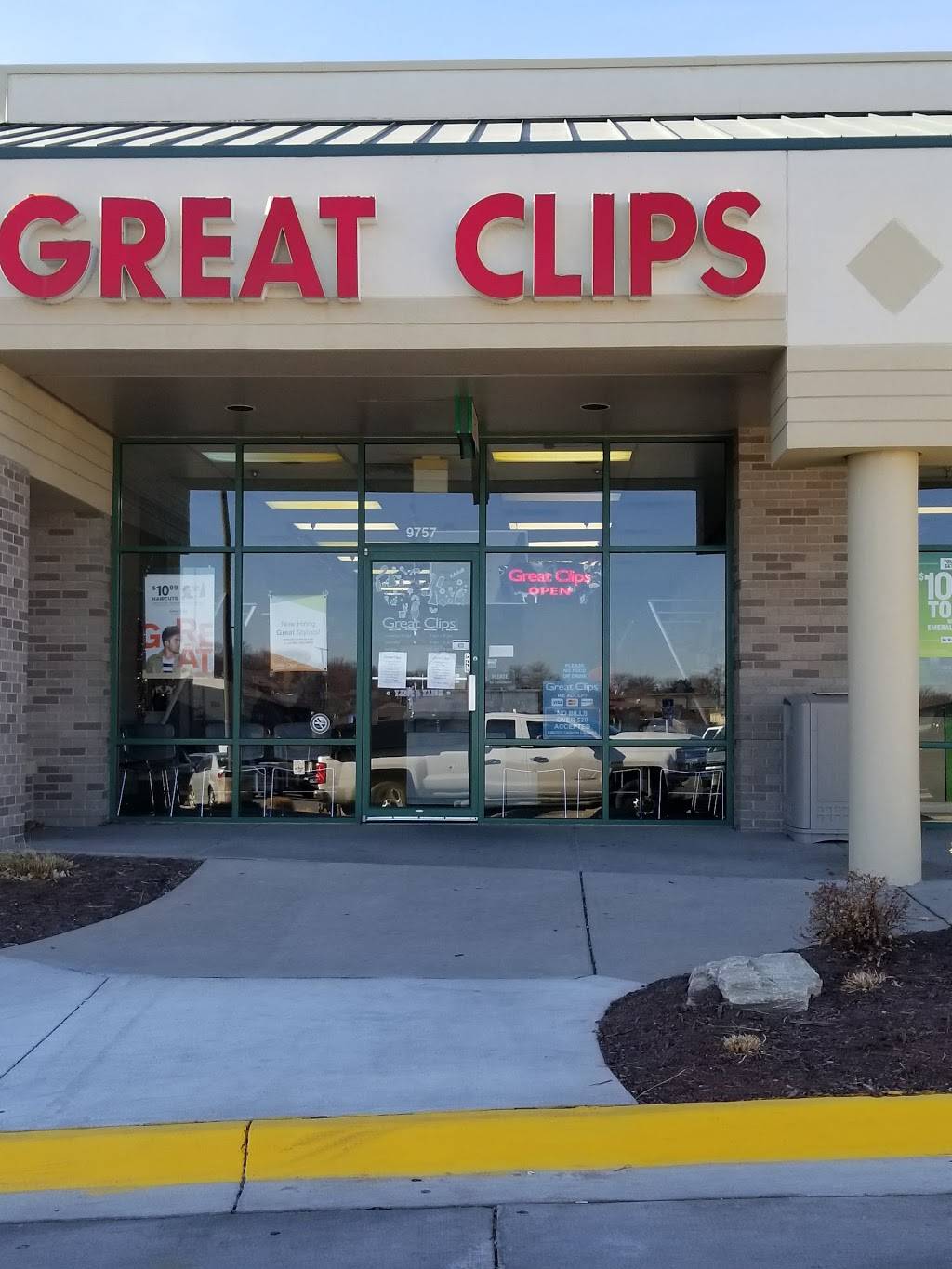 Great Clips | 9757 Q St, Omaha, NE 68127, USA | Phone: (402) 592-4003