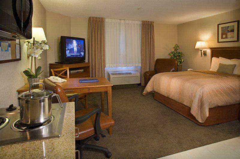 Candlewood Suites Omaha Airport | 2601 Abbott Plaza, Omaha, NE 68110, USA | Phone: (402) 342-2500