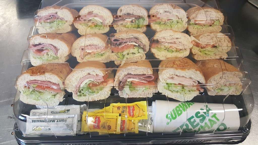 Subway Restaurants | 200 Aldine Bender Rd, Houston, TX 77060, USA | Phone: (281) 448-1144