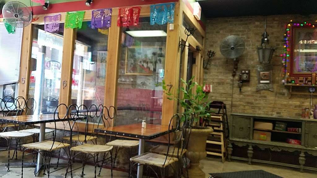 Taqueria El Heredero | 3222 W Armitage Ave, Chicago, IL 60647, USA | Phone: (312) 267-2431