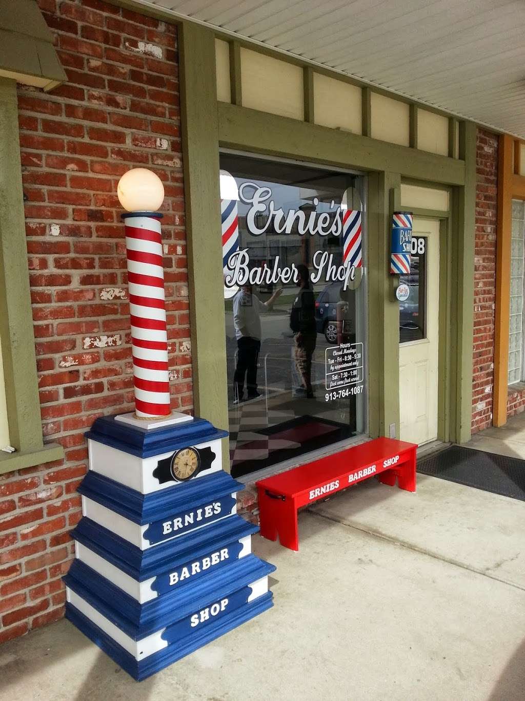 Ernies Barber Shop | 1008 E Santa Fe St, Olathe, KS 66061, USA | Phone: (913) 764-1087