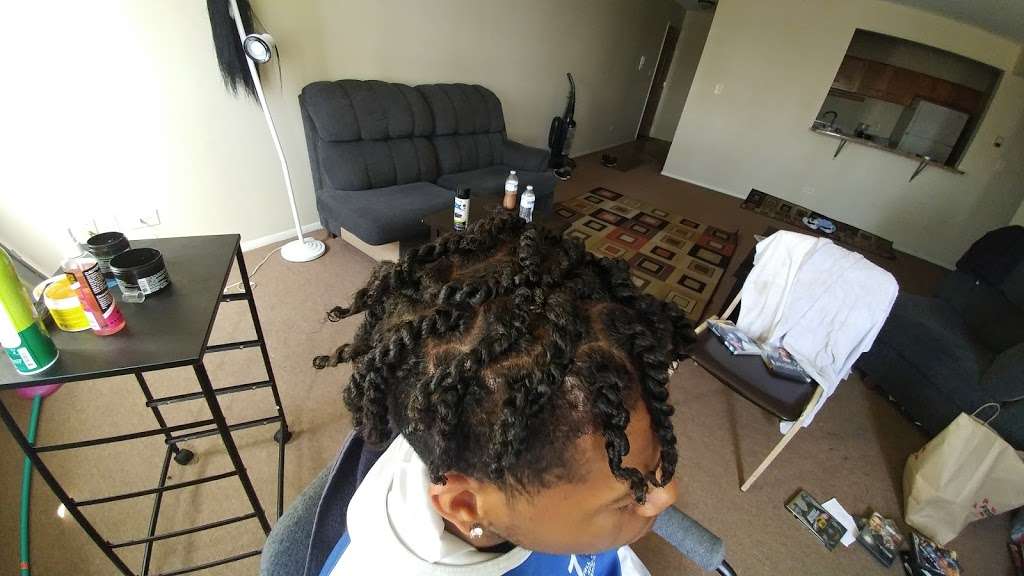 One Love African Hair Braiding | 239 S Lake St, Aurora, IL 60506, United States | Phone: (580) 678-6701