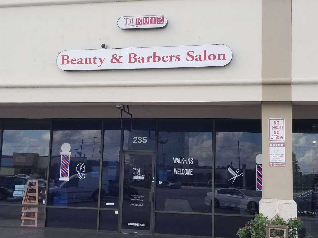 D L Kutz Hair Salon | 14300 Cornerstone Village Dr, Houston, TX 77014, USA | Phone: (281) 223-6686