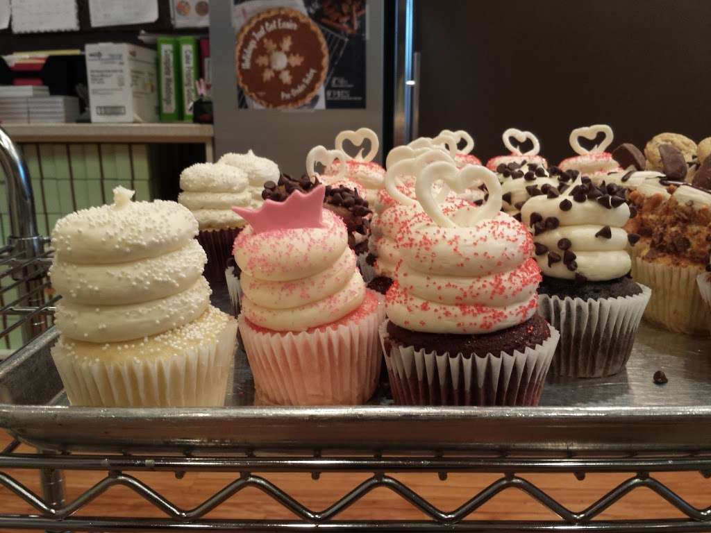 Gigis Cupcakes | 6780 W 135th St, Overland Park, KS 66223 | Phone: (913) 814-3883