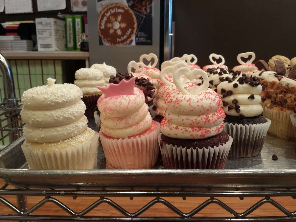 Gigis Cupcakes | 6780 W 135th St, Overland Park, KS 66223, USA | Phone: (913) 814-3883