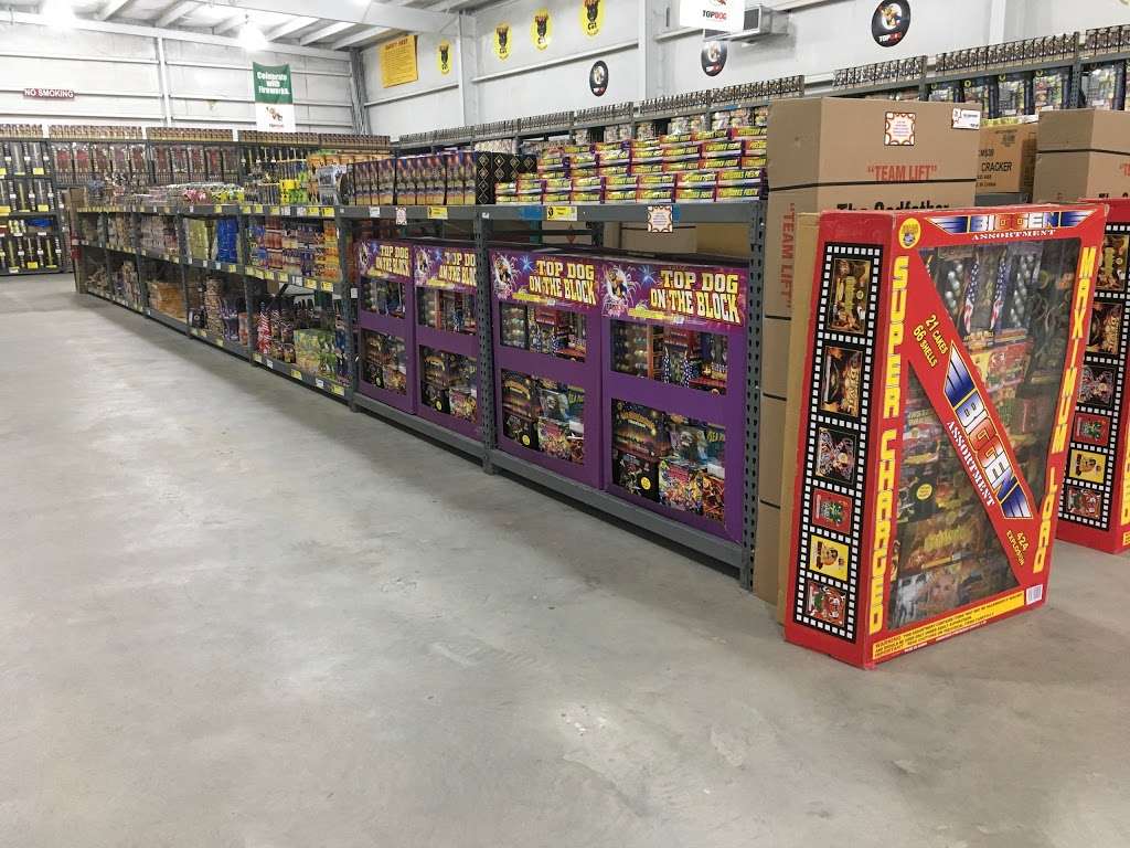 TopDog Fireworks | 22620 TX-288 Business, Angleton, TX 77515, USA