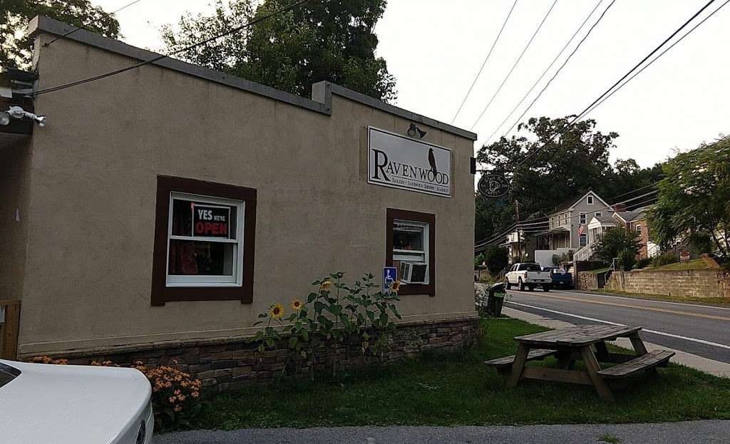 Ravenwood | 206 Martinsburg Rd, Berkeley Springs, WV 25411, USA | Phone: (727) 742-8333