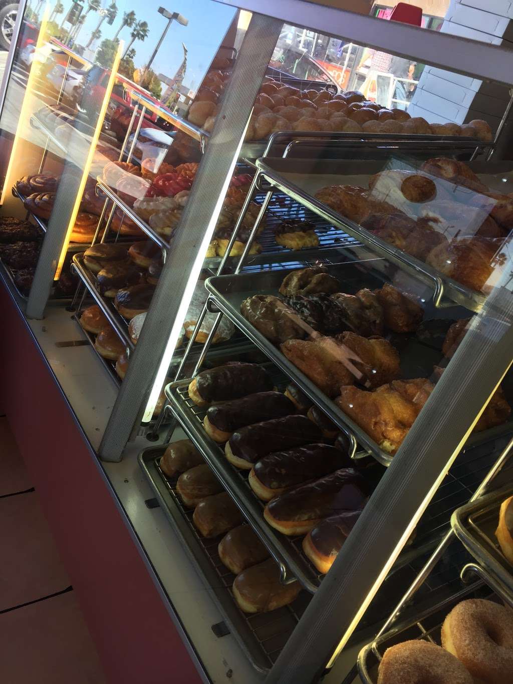 Superstar Doughnut | 16120 Valley Blvd #7, Fontana, CA 92335, USA | Phone: (909) 822-8258