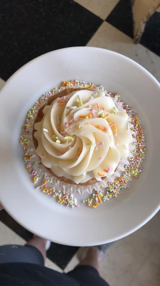 The Flying Cupcake Bakery | 5617 N Illinois St, Indianapolis, IN 46208, USA | Phone: (317) 396-2696