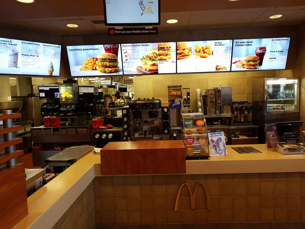 McDonalds | 1660 Dekalb Ave, Sycamore, IL 60178, USA | Phone: (815) 895-2409