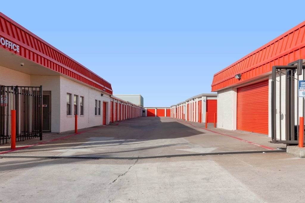 Public Storage | 321 E Buckingham Rd, Garland, TX 75040, USA | Phone: (972) 905-6810