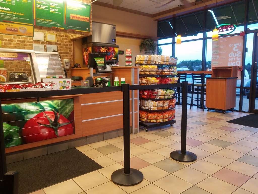 Subway Restaurants | 1756 W Lake St, Hanover Park, IL 60133, USA | Phone: (630) 736-0180