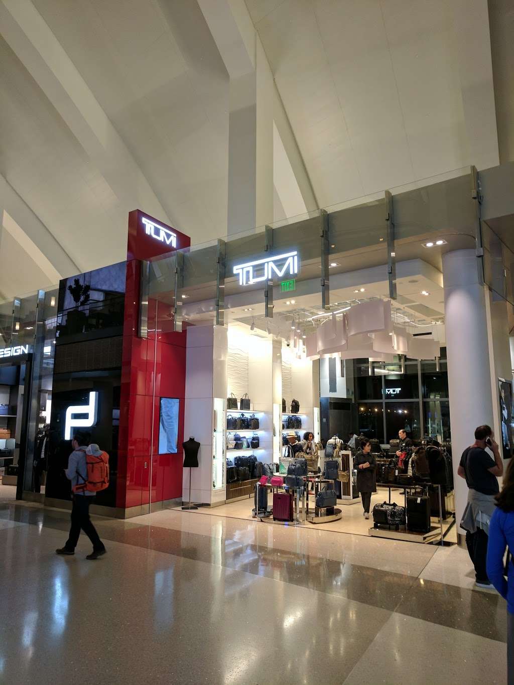 TUMI Store - Los Angeles International Airport | Near gate, Tom Bradley International Terminal, 300 World Way #130, Los Angeles, CA 90045, USA | Phone: (424) 800-2315
