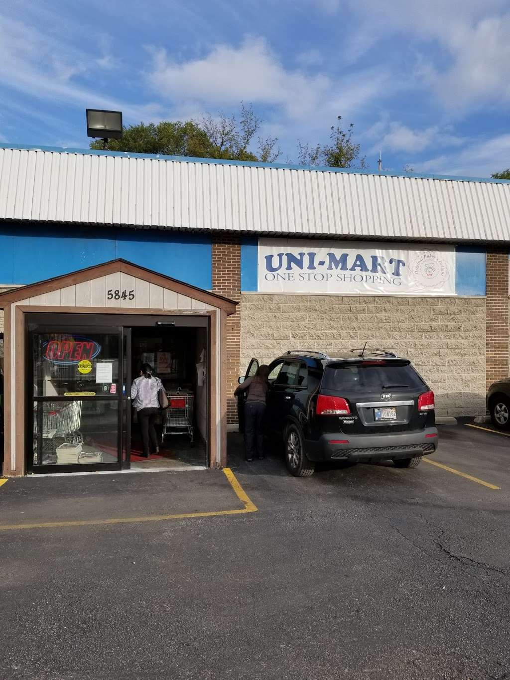 Uni-Mart One Stop Shopping | 5845 N Clark St, Chicago, IL 60660, USA | Phone: (773) 271-8676