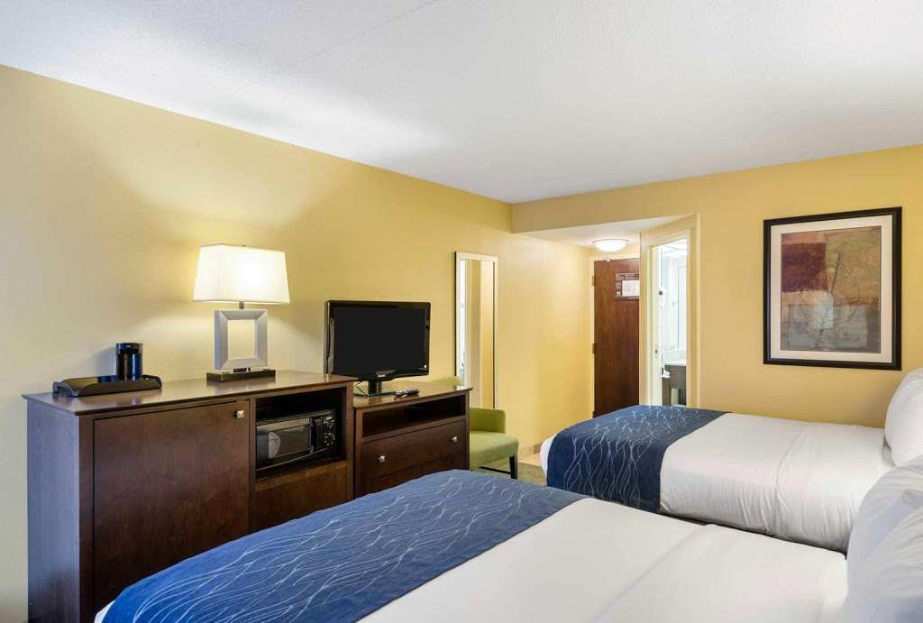 Comfort Inn & Suites Newark - Wilmington | 3 Concord Ln, Newark, DE 19713 | Phone: (302) 737-3900