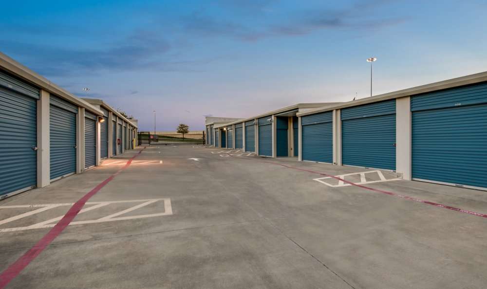 Advantage Storage - Irving / Las Colinas | 330 W Lyndon B Johnson Fwy, Irving, TX 75063, USA | Phone: (972) 619-5827