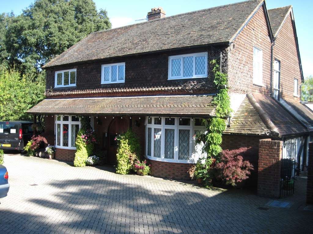 Trumbles Guest House | Stan Hill, Charlwood, Horley RH6 0EP, UK | Phone: 01293 863418