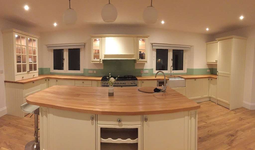 Splashbacks of Distinction | 11, Bromhall Farm, Watton at Stone, Hertford SG14 2RN, UK | Phone: 01920 830084