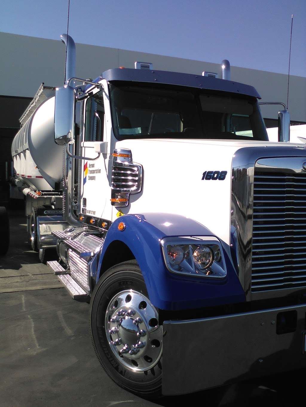 Vernon Transportation Co | 360 Orange St, Riverside, CA 92501, USA | Phone: (951) 682-4333