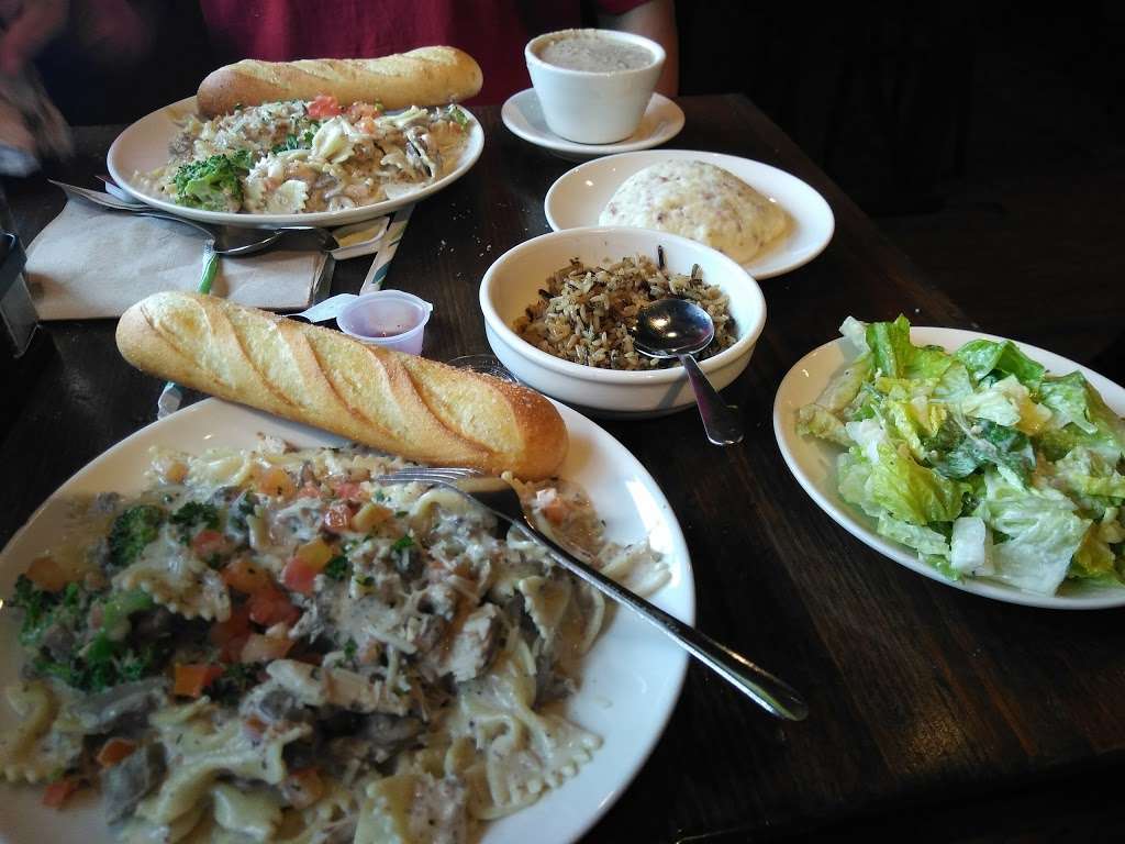 la Madeleine French Bakery & Café Sawyer Heights | 2423 Katy Fwy E, Houston, TX 77007, USA | Phone: (832) 916-4001