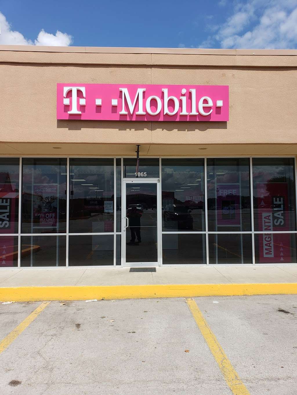 T-Mobile | 1865 N Garland Ave, Garland, TX 75040, USA | Phone: (972) 212-4316