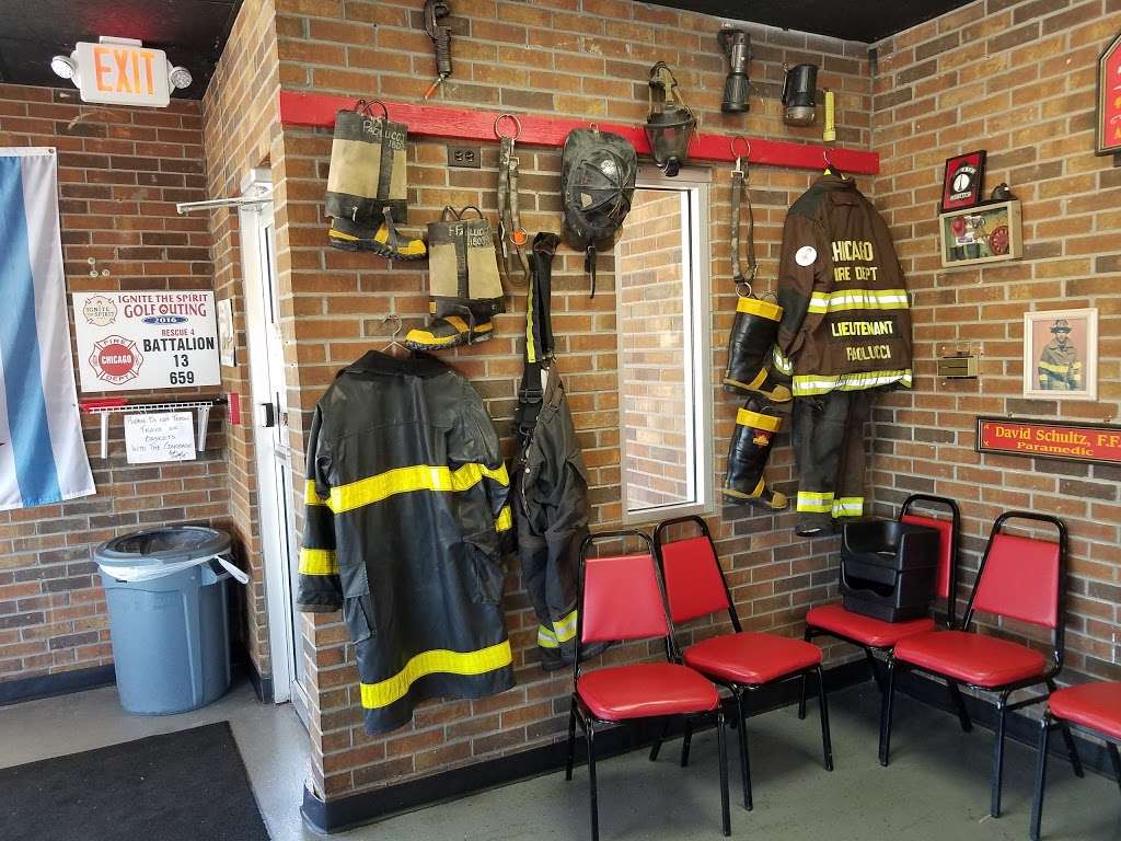 Firehouse dogs | 1820 W Irving Park Rd, Schaumburg, IL 60193, USA | Phone: (847) 565-4110