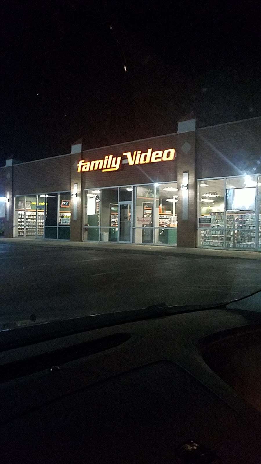 Family Video | 721 McHenry Ave, Woodstock, IL 60098, USA | Phone: (815) 337-0840