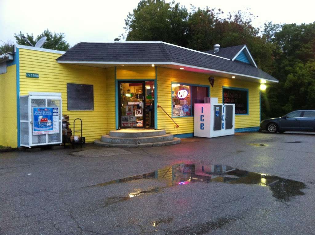 Riverside Corner Store | 15300 Three Oaks Rd, Three Oaks, MI 49128, USA | Phone: (269) 756-3663