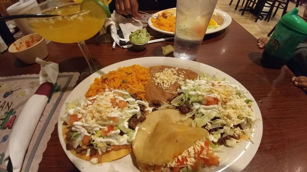 Margaritas Bar & Grill | 19606 Burnham Ave, Lynwood, IL 60411 | Phone: (708) 418-2650