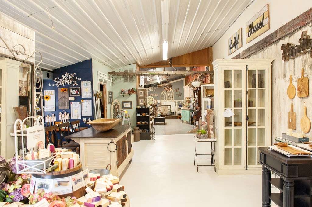 The Urban Rustic Farmhouse | 10992 US-136, Indianapolis, IN 46234, USA | Phone: (317) 384-1949