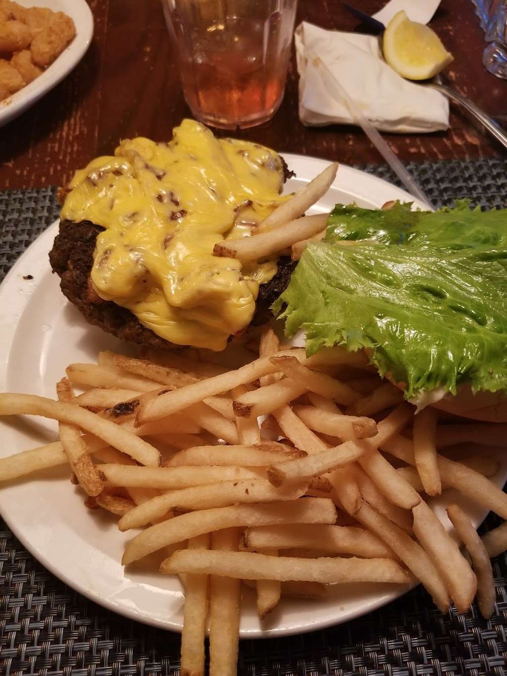 Traders Seafood Steak & Ale | 8132 Bayside Rd, Chesapeake Beach, MD 20732, USA | Phone: (301) 855-0766