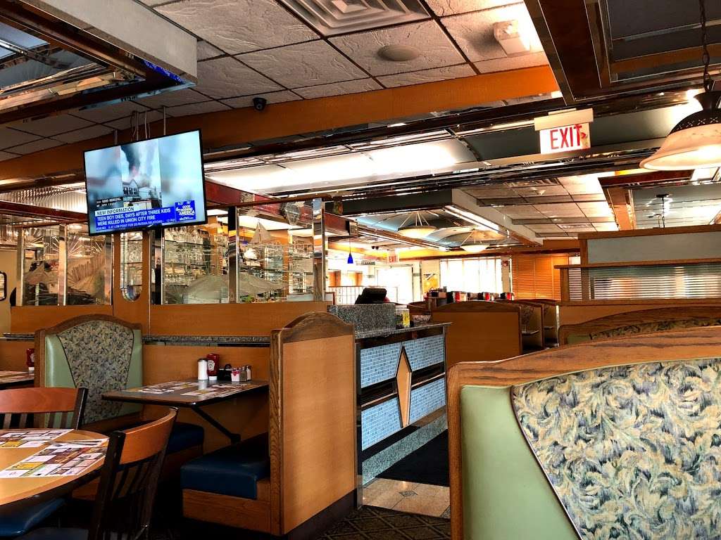 Forum Diner | 315 W Main St, Bay Shore, NY 11706, USA | Phone: (631) 666-4455