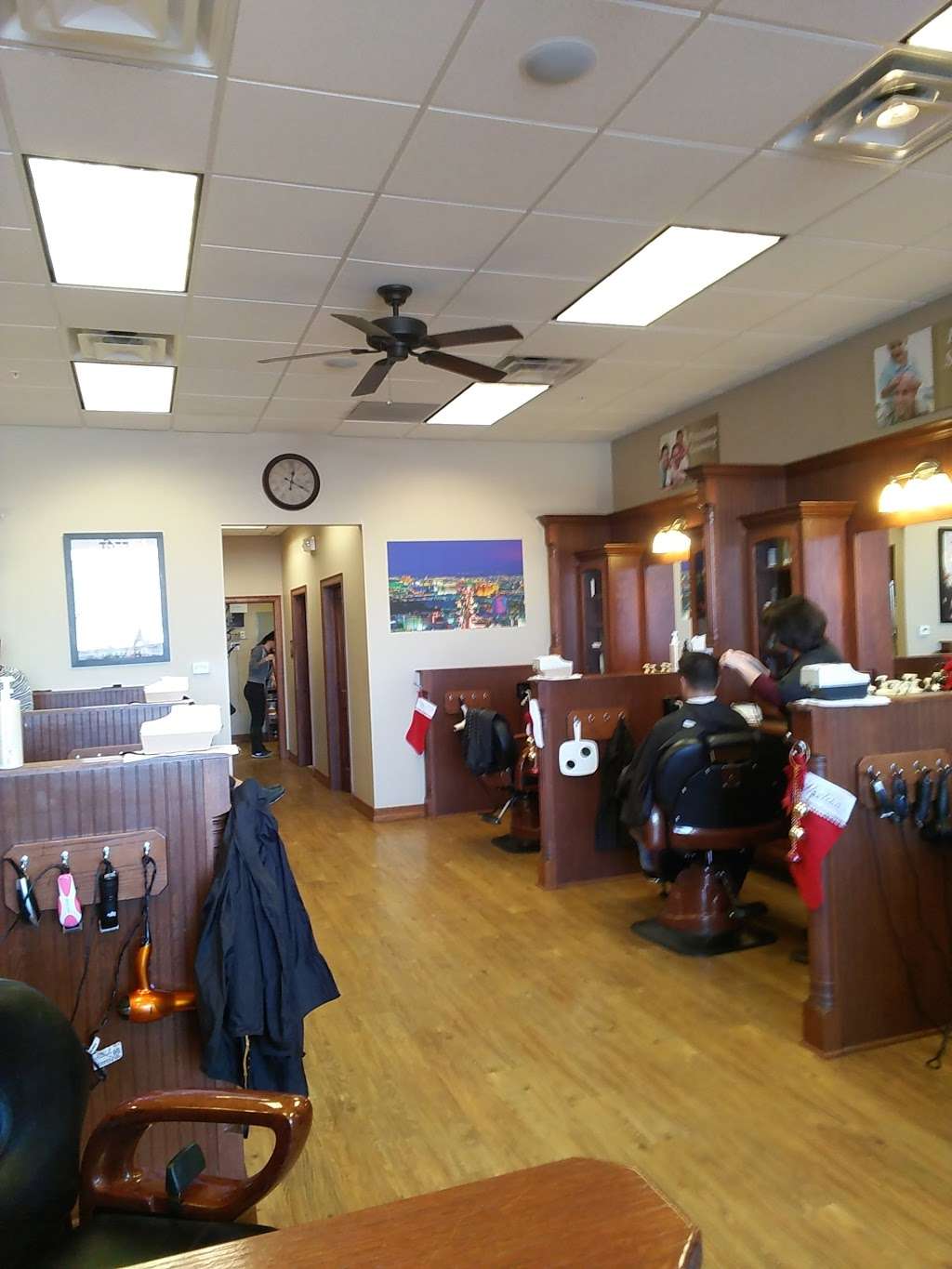 Roosters Mens Grooming Center | 24300 E Smoky Hill Rd #107, Aurora, CO 80016, USA | Phone: (303) 955-4183