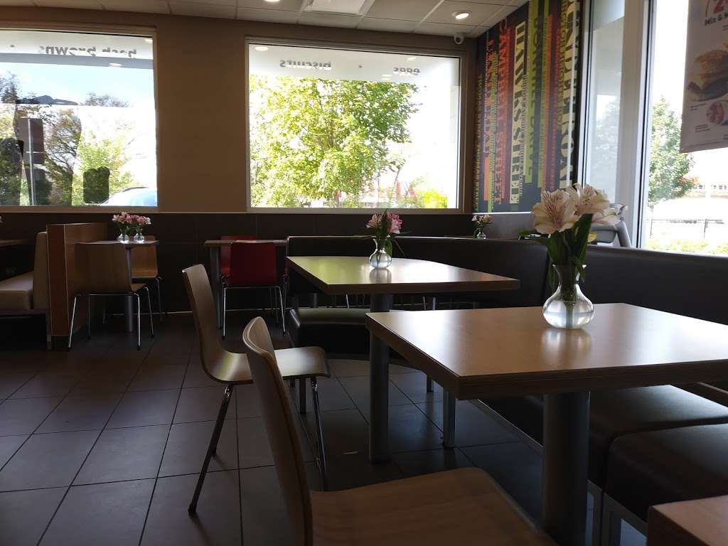 McDonalds | 15 E Dundee Rd, Arlington Heights, IL 60004 | Phone: (847) 749-3105