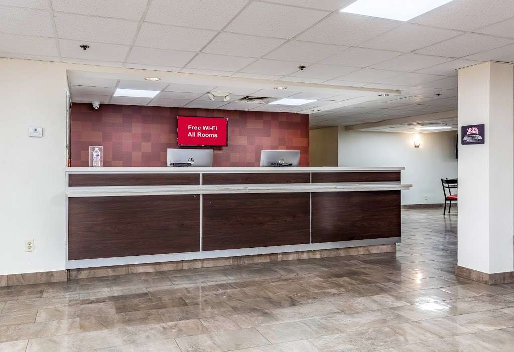 Red Roof PLUS+ & Suites Houston - IAH Airport SW | 502 N Sam Houston Pkwy E, Houston, TX 77060, USA | Phone: (281) 506-7640