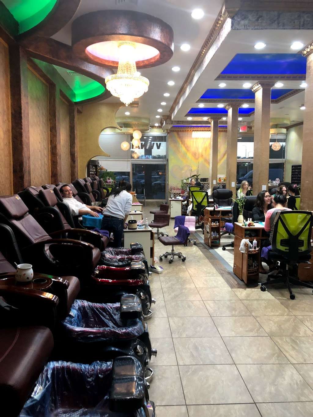 V V Nails | 29 S Arlington Heights Rd, Elk Grove Village, IL 60007, USA | Phone: (847) 364-5521