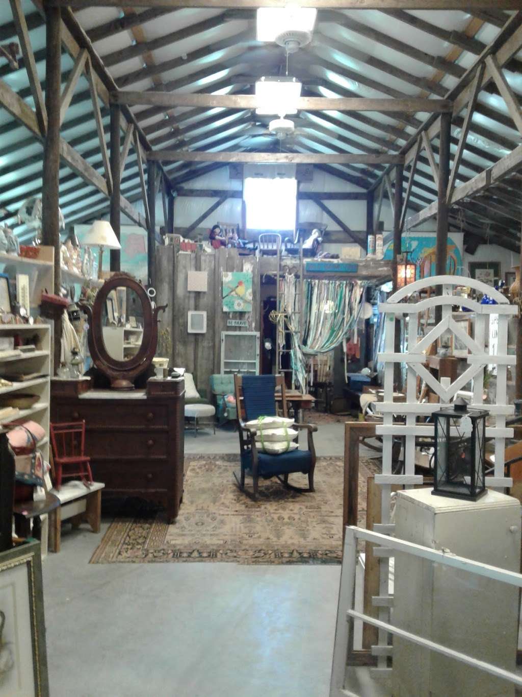 The Barn Antiques | 19098 E 1100th Rd, Pleasanton, KS 66075, USA | Phone: (913) 352-8732