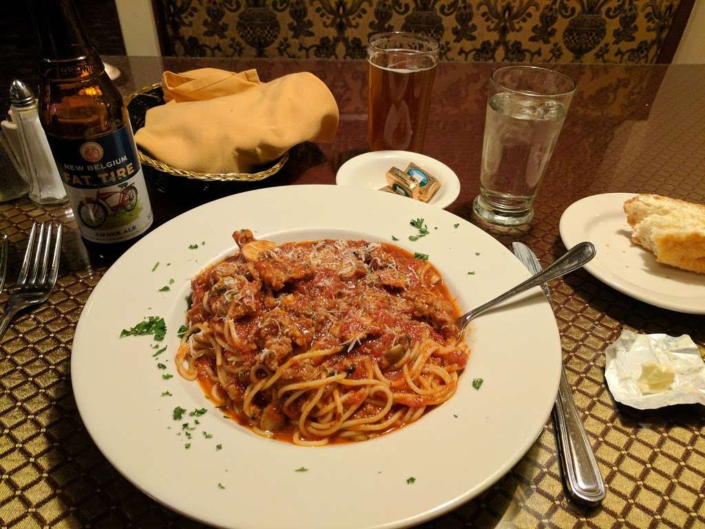 DiCiccos Italian Restaurant | 6701 Tower Rd, Denver, CO 80249 | Phone: (303) 574-1956