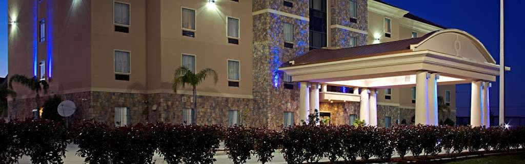 Holiday Inn Express & Suites Texas City | 2440 Gulf Fwy, Texas City, TX 77591, USA | Phone: (409) 986-6700
