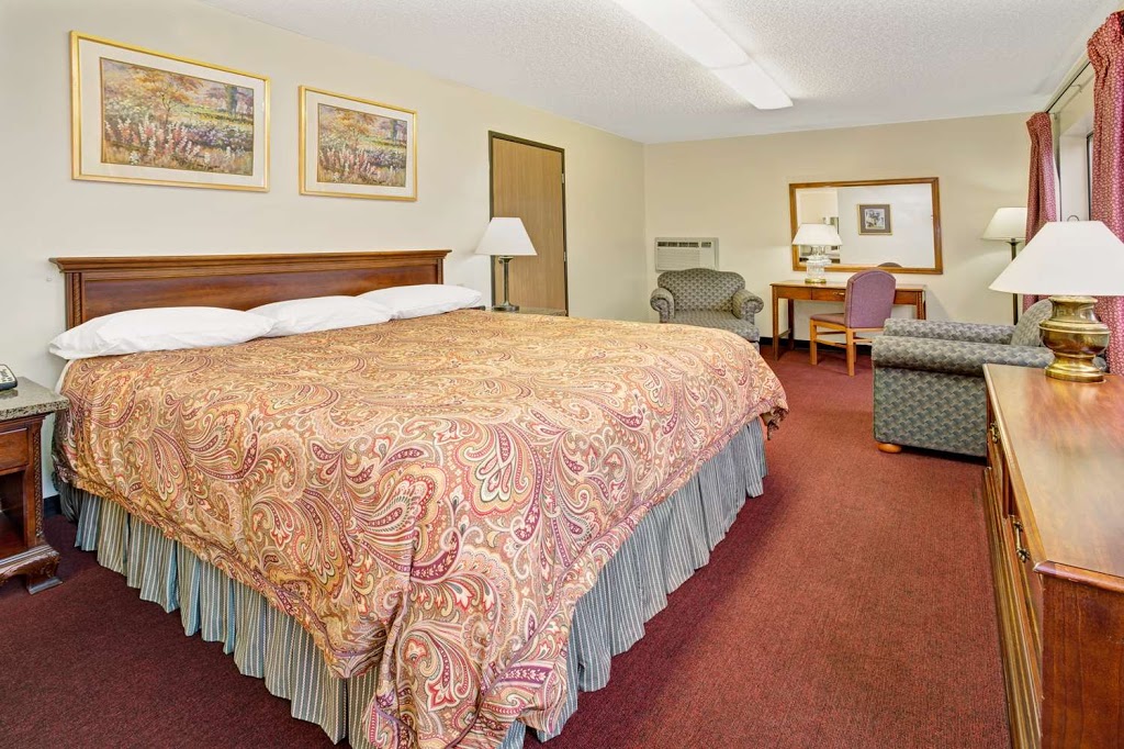 Super 8 by Wyndham Longmont/Twin Peaks | 2446 N, Main St, Longmont, CO 80501, USA | Phone: (303) 848-4995