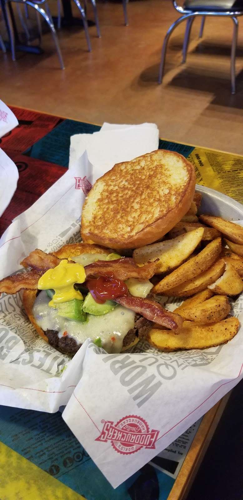 Fuddruckers | 11023 Shadow Creek Pkwy, Pearland, TX 77584, USA | Phone: (832) 379-7670