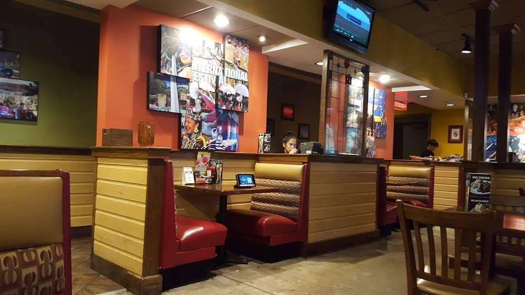 Applebees Grill + Bar | 2959 610 W, North Loop, Houston, TX 77008 | Phone: (713) 864-6486