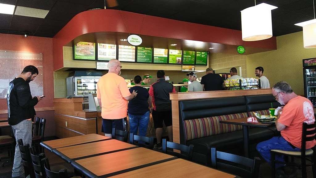 Subway Restaurants | 434 N Mt Zion Rd, Lebanon, IN 46052, USA | Phone: (765) 482-7761