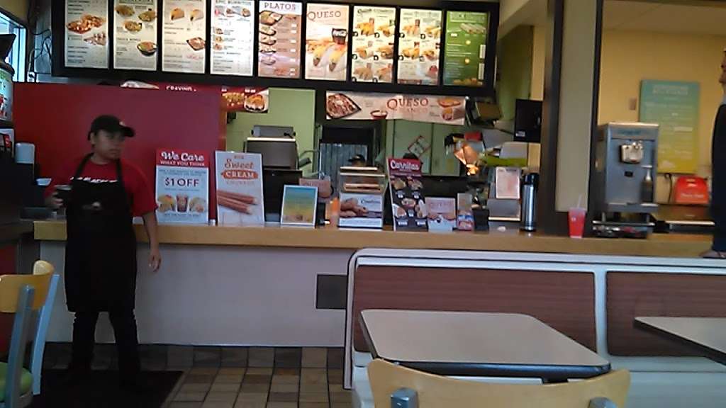 Del Taco | 2320 E 4th St, Santa Ana, CA 92705, USA | Phone: (714) 836-7365