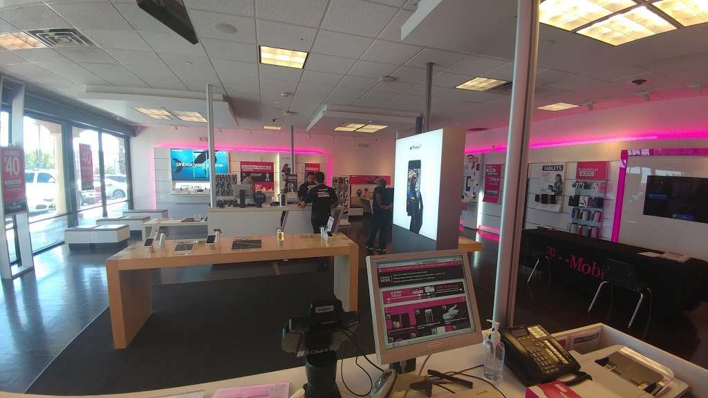 T-Mobile | 16184 E Foothill Blvd Ste A, Fontana, CA 92336, USA | Phone: (909) 823-2857