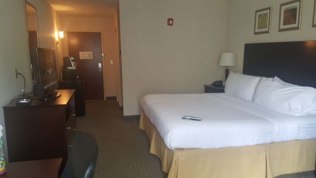 Holiday Inn Express Haskell-Wayne Area | 303 Union Ave, Haskell, NJ 07420, USA | Phone: (973) 839-4405