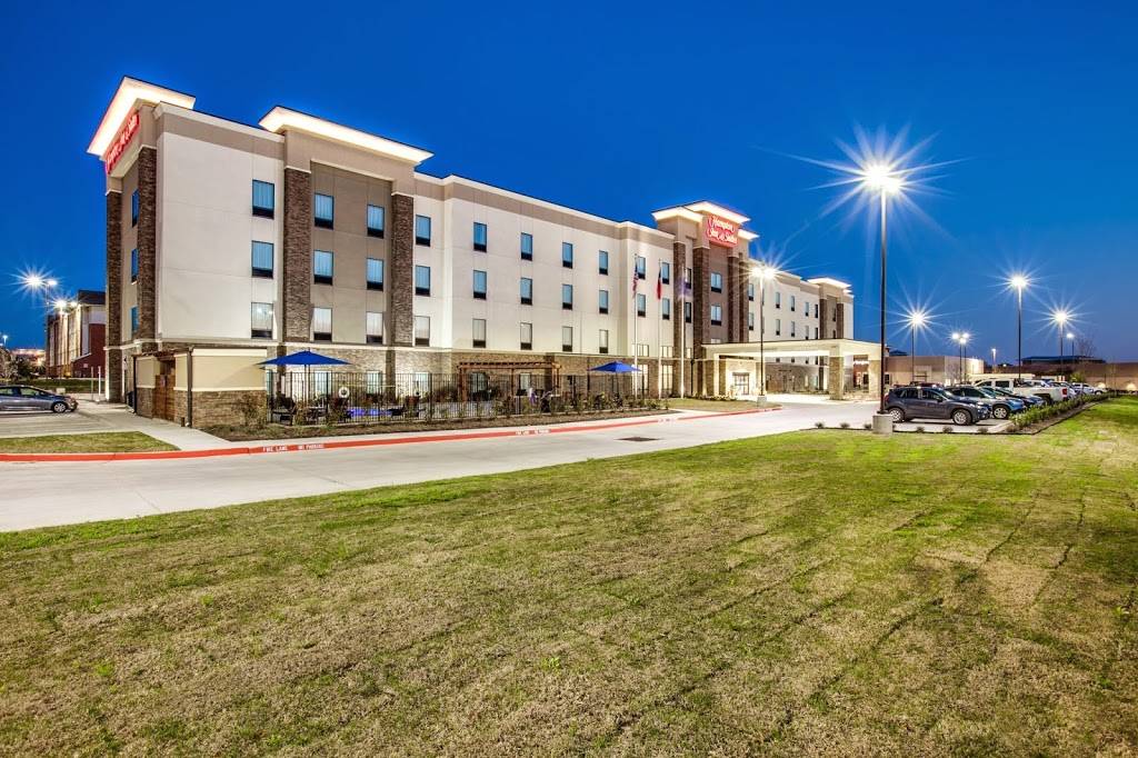 Hampton Inn & Suites Dallas/Ft. Worth Airport South | 4201 Reggis Ct, Fort Worth, TX 76155 | Phone: (817) 952-3080