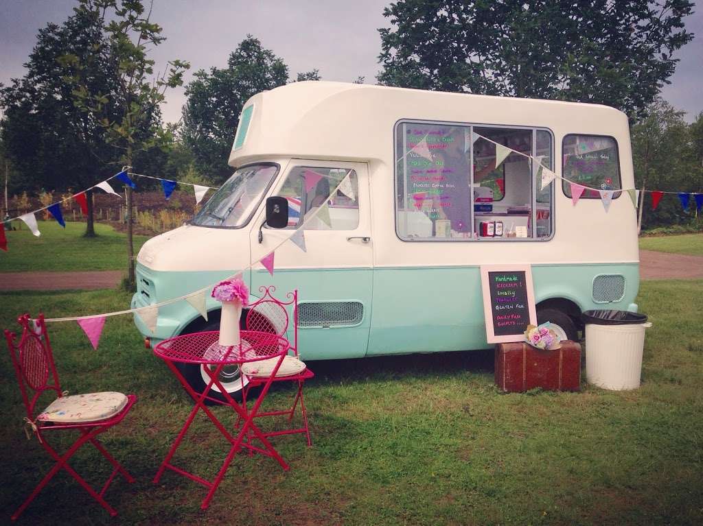 Roll Out The Bunting | 6 Littlehurst Ln, Basildon SS15 4JT, UK | Phone: 07572 764008